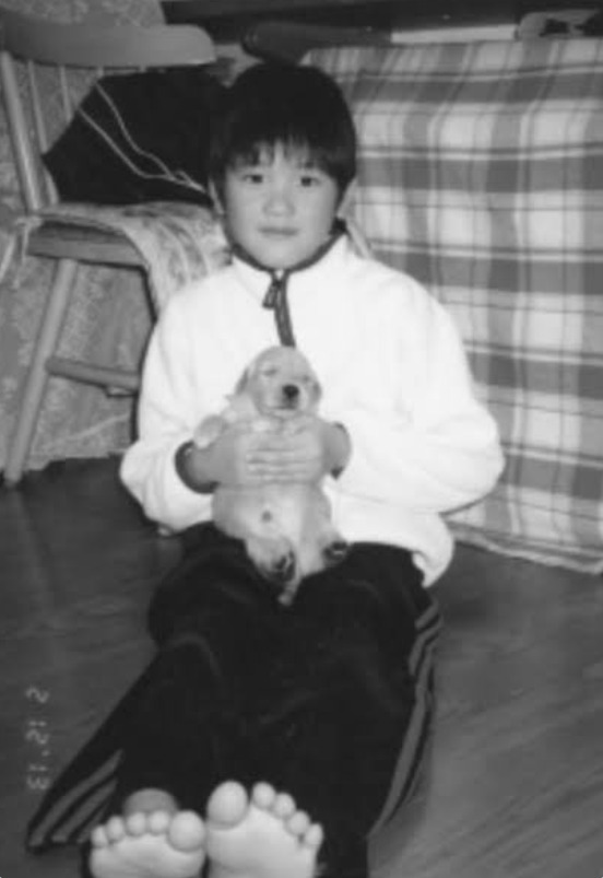 少年時代の大谷翔平選手と実家の愛犬エースの写真
